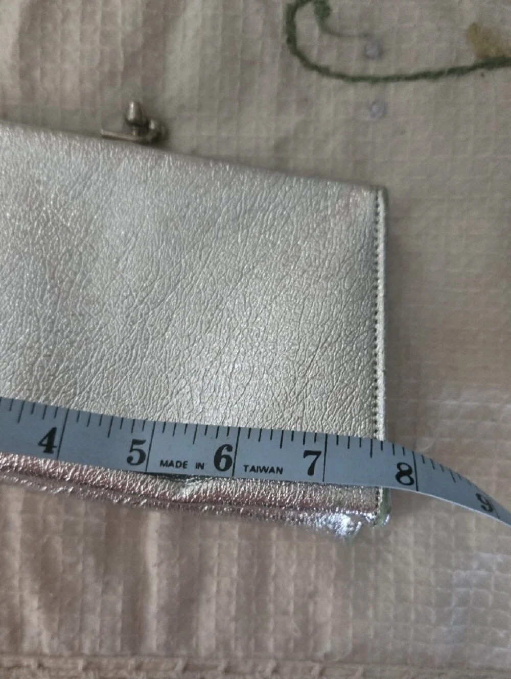 Silver Metallic Kiss-Lock Clutch Purse
